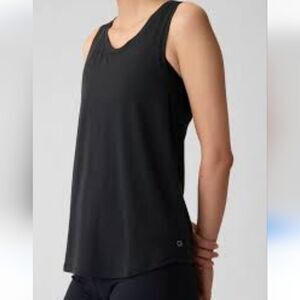 Gap Fit Womens Pullover Black Tank Top with Built-in Bra wig Racerback. Medium